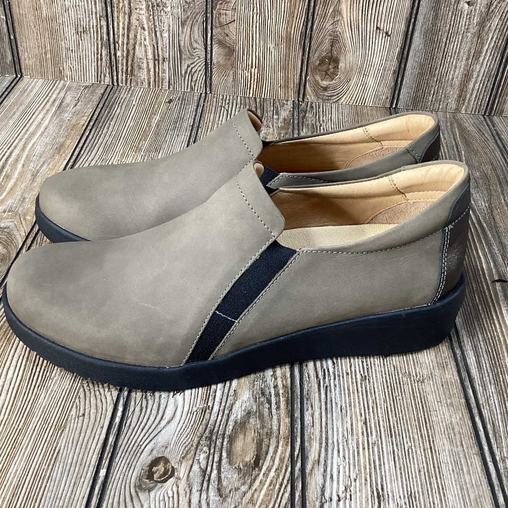NEW Women's Samuel Hubbard Shoes Size 10 M "Marin" Slip-On Taupe Nubuck 4761